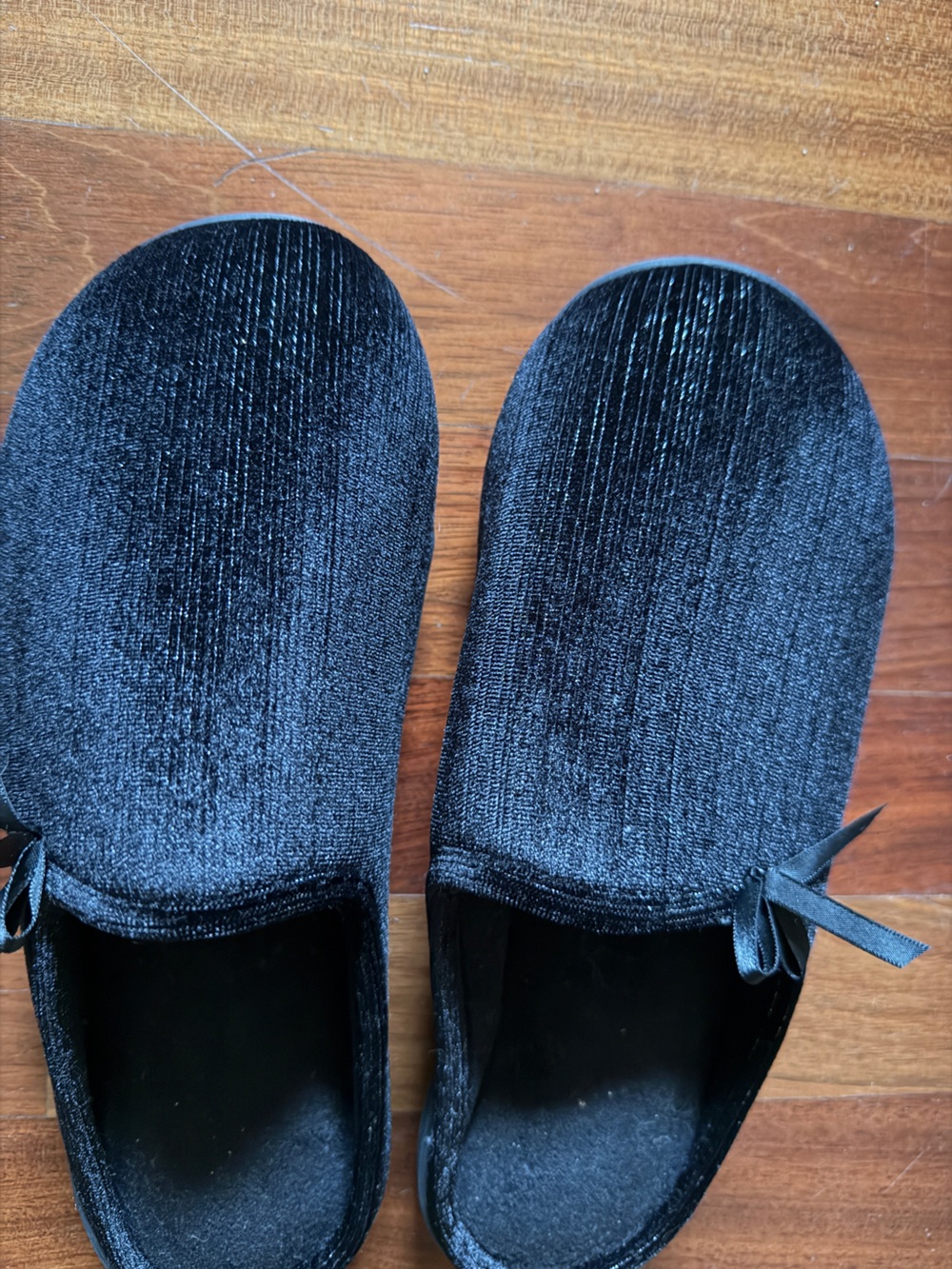 Isotoner Black Metallic Sparkle House Slippers with Bows – fits US 8.5-9 - Picture 4 of 5